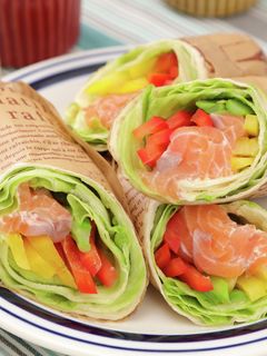 朝食に♪サーモンと彩り野菜のラップサンド-レシピのメイン写真