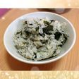 しらすとわかめ入り藍茶の炊き込みご飯