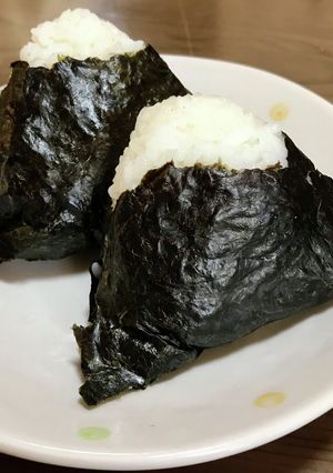 伯方の塩で作る梅やたらこのおにぎり-レシピのメイン写真