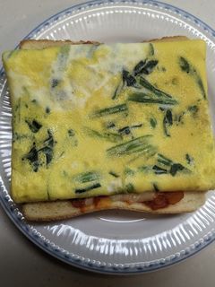 卵焼きをのせたチーズトースト-レシピのメイン写真