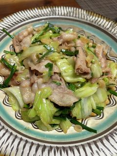 ニンニクの葉とキャベツと豚肉炒め-レシピのメイン写真