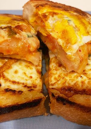 冷凍食パンでくり抜き卵キムチーズトースト-レシピのメイン写真