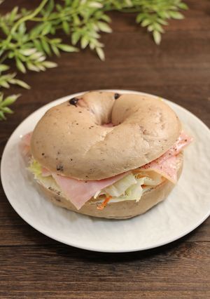 簡単！ベーグルサンド　カニカマハム-レシピのメイン写真