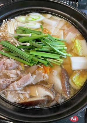 キムチでチゲ鍋-レシピのメイン写真