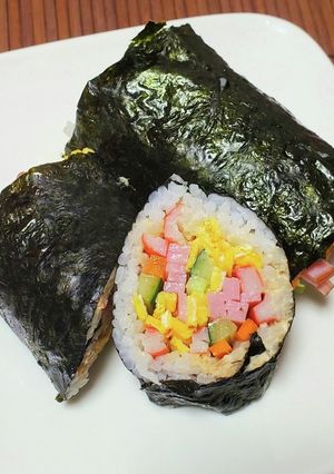 コンビニおにぎりで恵方巻(๑•̀ㅂ•́)-レシピのメイン写真