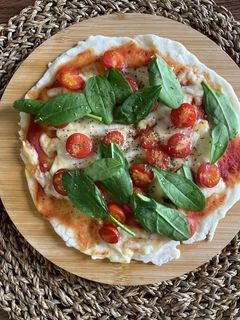 米粉で作るトマトとチーズの簡単ピザ-レシピのメイン写真