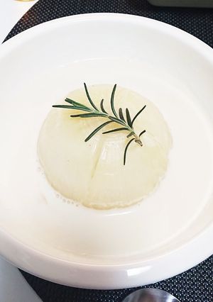 丸ごと新玉ねぎのミルクスープ-レシピのメイン写真