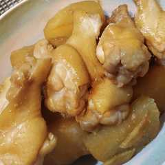 รูปของ 鶏手羽元と大根の煮物