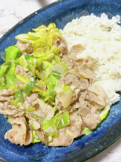 キャベツもたっぷり!ネギ塩豚丼-レシピのメイン写真