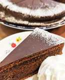 混ぜて焼くだけ！濃厚チョコレートケーキ