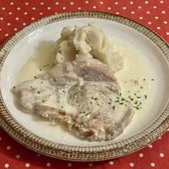 รูปของ 豚肉のクリーム煮マッシュポテト添え