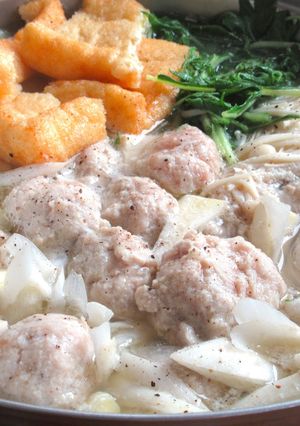 【豚バラ肉と鶏つみれと白ねぎの黒胡椒鍋〗-レシピのメイン写真