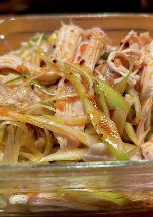 蒸し鶏の食べるラー油あえ-レシピのメイン写真
