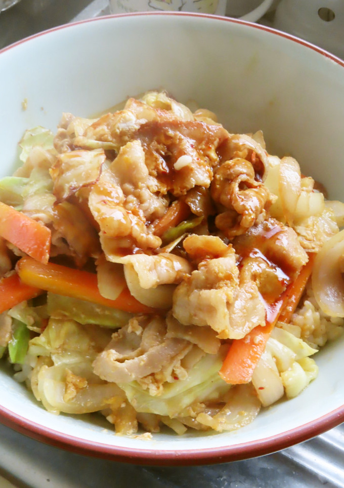 簡単美味☆卵を絡めてまろやか昭和の焼肉丼-レシピのメイン写真