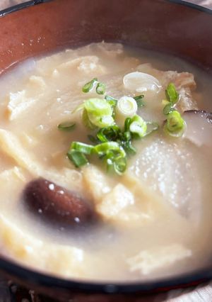 大根・しいたけ・玉ねぎ・油あげのみそ汁-レシピのメイン写真