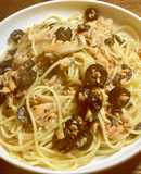 鮭と黒オリーブのバターソース・パスタ