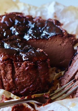 牛乳で作るチョコレートバスクチーズケーキ-レシピのメイン写真