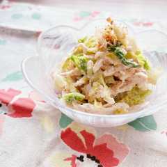 รูปของ レンジで！白菜鶏胸肉の生姜ゴママヨサラダ