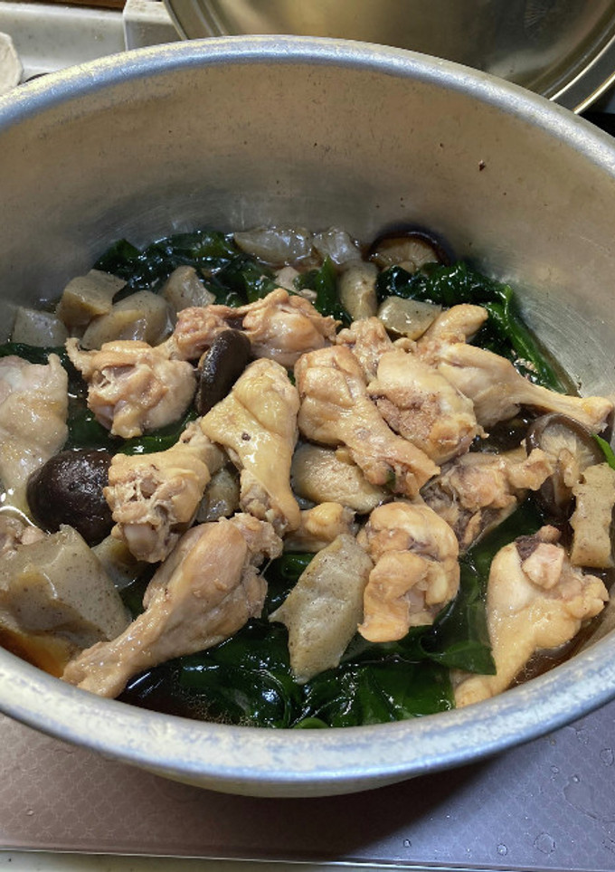 鶏手羽とわかめの煮物-レシピのメイン写真