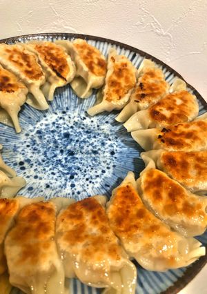 キャベツたっぷり!外カリカリ焼き餃子-レシピのメイン写真