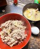 うちの家の牛丼キムチネギ卵トッピング