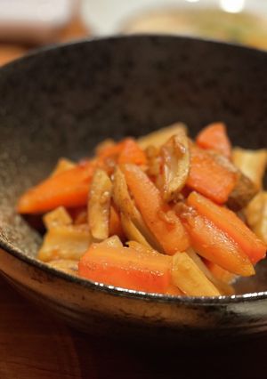 箸が止まらない！蓮根と人参の味噌蒸し煮-レシピのメイン写真