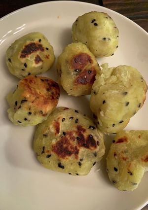 ノンフライ！さつまいも黒胡麻団子-レシピのメイン写真