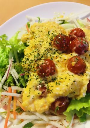 市販サラダ活用●マヨ玉スクランブルサラダ-レシピのメイン写真