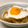 醤油麹でうま味UP★もやしの目玉焼載せ