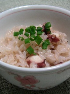 ほんのり桜色が綺麗!タコの炊き込みご飯-レシピのメイン写真