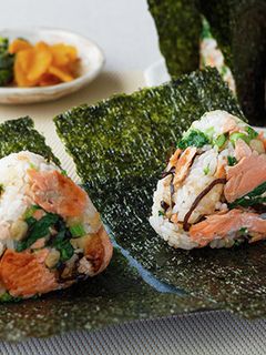 鮭と塩昆布と菜っ葉のおにぎり-レシピのメイン写真