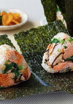 鮭と塩昆布と菜っ葉のおにぎり-レシピのメイン写真