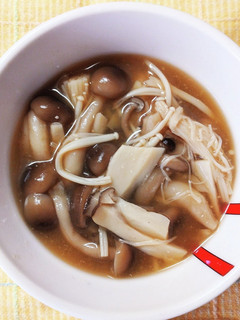 直ぐ出来る♪きのこの 味噌コンソメスープ-レシピのメイン写真