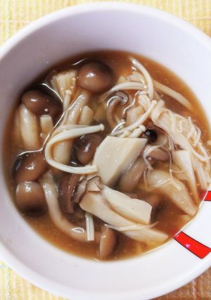 直ぐ出来る♪きのこの 味噌コンソメスープ-レシピのメイン写真