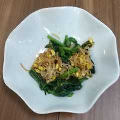 รูปของ 大豆もやしとほうれん草の中華風炒め