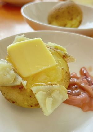 蒸すが正解！じゃがバター 塩辛添え-レシピのメイン写真