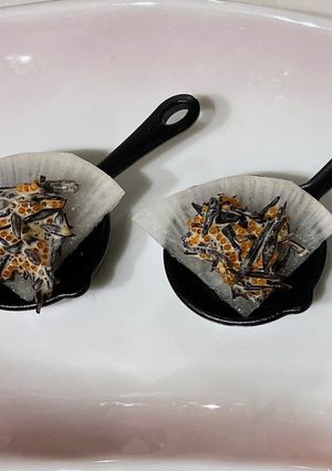 とびっことひじきのマヨネーズ和えon大根-レシピのメイン写真
