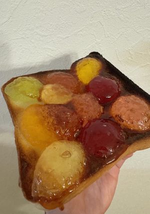 乗せるだけ♪簡単カラフルグミトースト-レシピのメイン写真