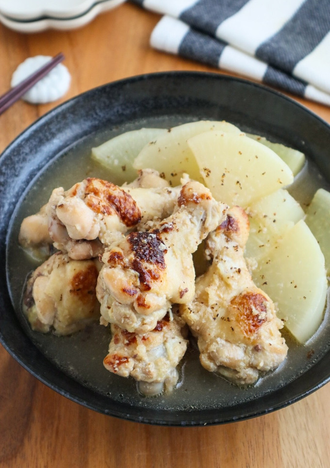 旨味たっぷり♡手羽元と大根の塩こうじ煮-レシピのメイン写真