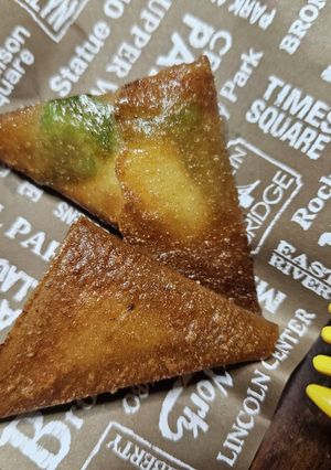弁当！ピーマンとクリームチーズの三角春巻-レシピのメイン写真
