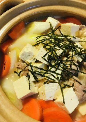 鍋キューブ●鶏肉&キャベツの煮込うどん鍋-レシピのメイン写真