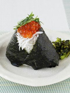 しらすといくらのおにぎり-レシピのメイン写真
