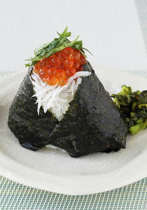 しらすといくらのおにぎり-レシピのメイン写真