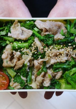 電子レンジで簡単★菜の花と豚肉の丼弁当-レシピのメイン写真