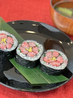 鯛のでんぶの飾り巻き寿司-レシピのメイン写真