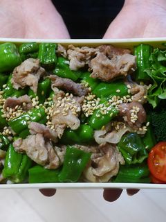 電子レンジで簡単★ししとうと豚肉の丼弁当-レシピのメイン写真