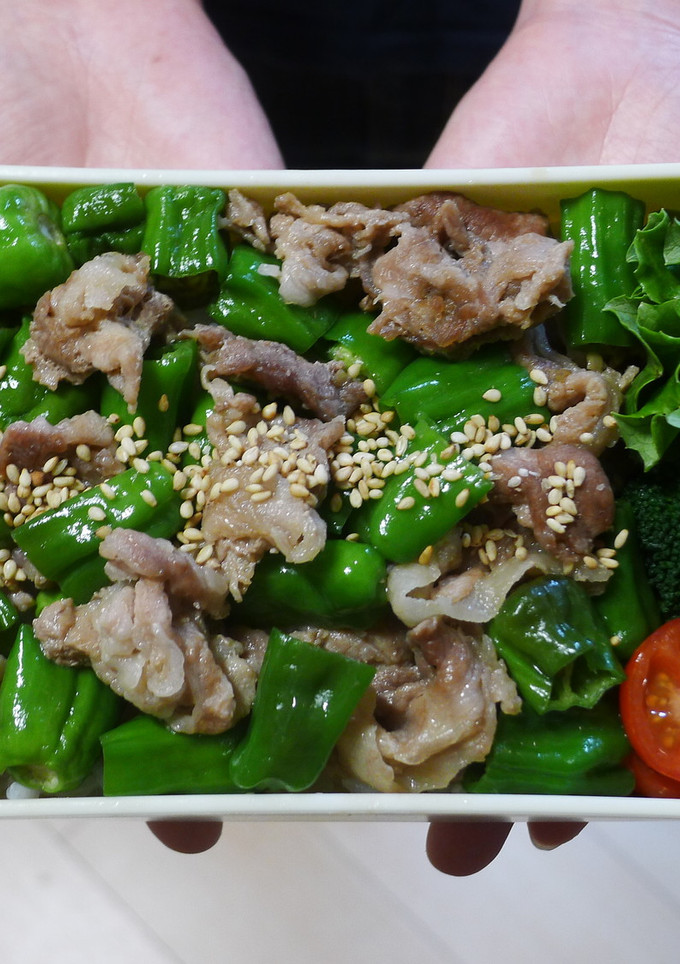 電子レンジで簡単★ししとうと豚肉の丼弁当-レシピのメイン写真