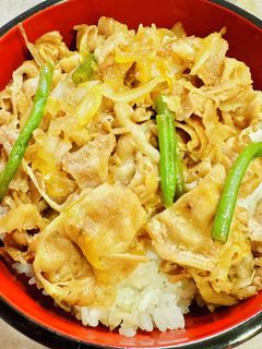 パパッと簡単!新玉ねぎ豚ロースの甘辛豚丼-レシピのメイン写真