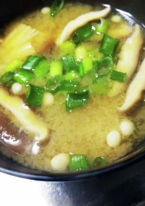 えのきと椎茸とじゃがいものお味噌汁-レシピのメイン写真
