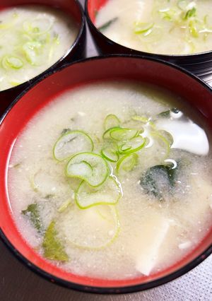 いつもの味噌汁におろし蓮根。花粉症対策。-レシピのメイン写真